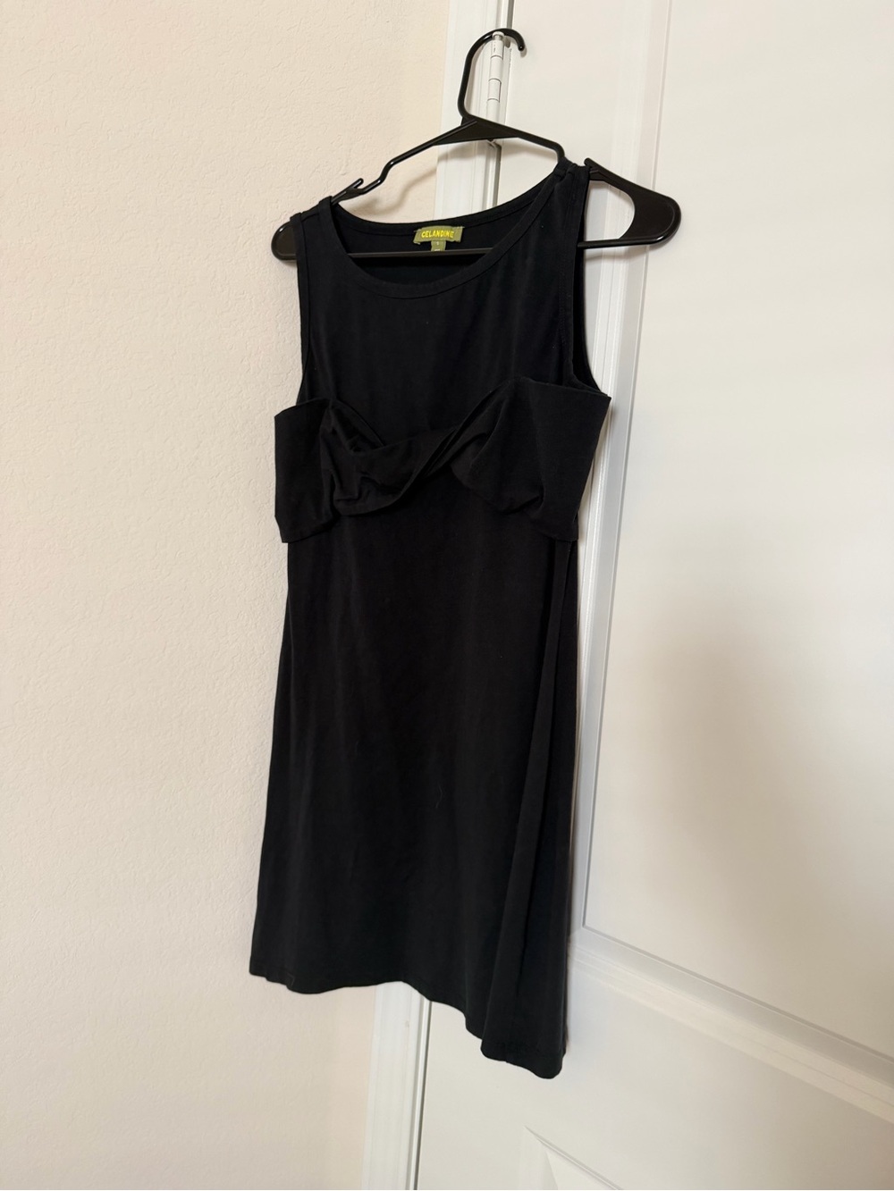 Celandine Sleeveless Twist T-
Shirt Mini Dress